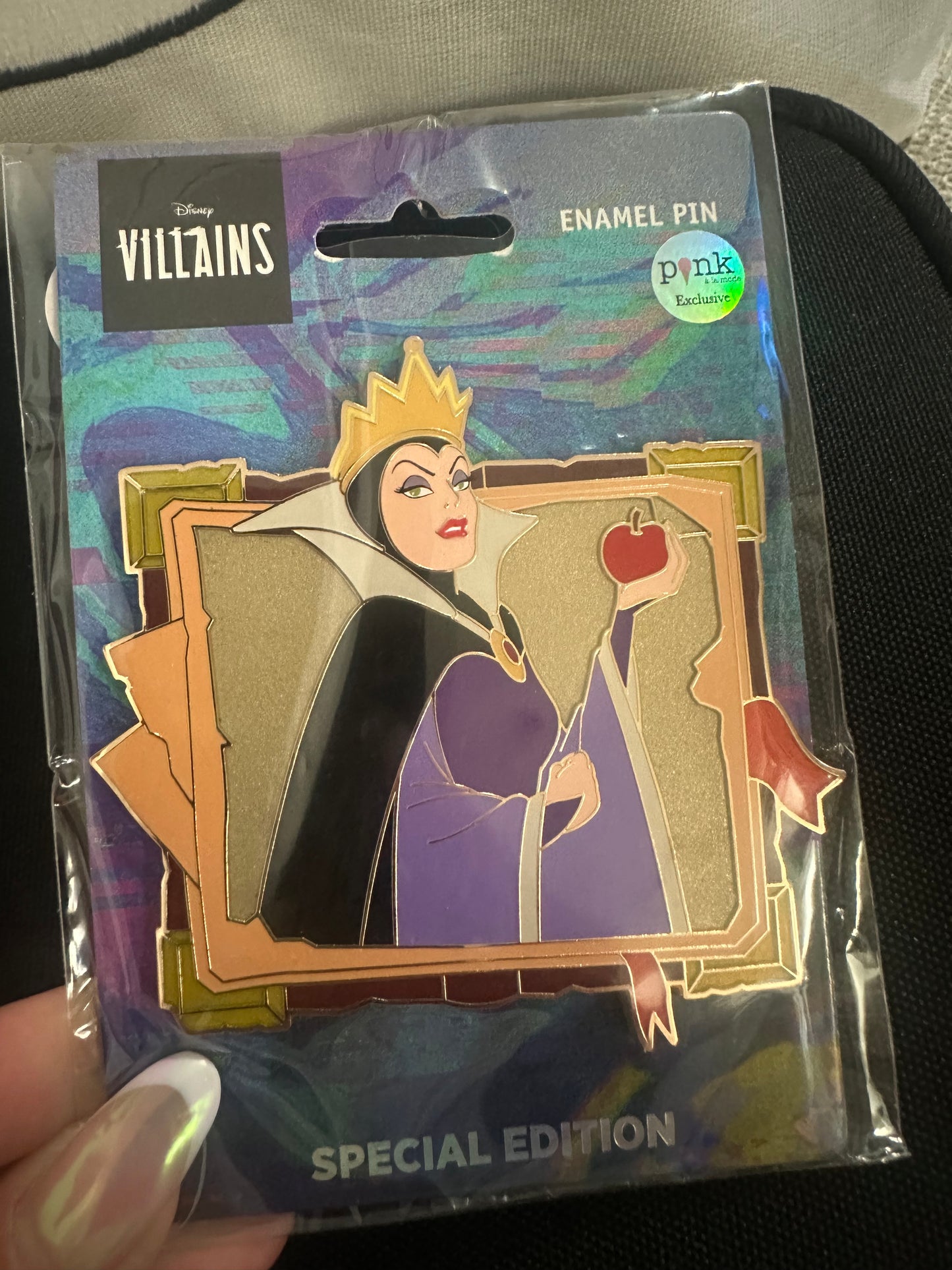 🍎 Disney Villains – Evil Queen Special Edition Pin (Pink a la Mode Exclusive)